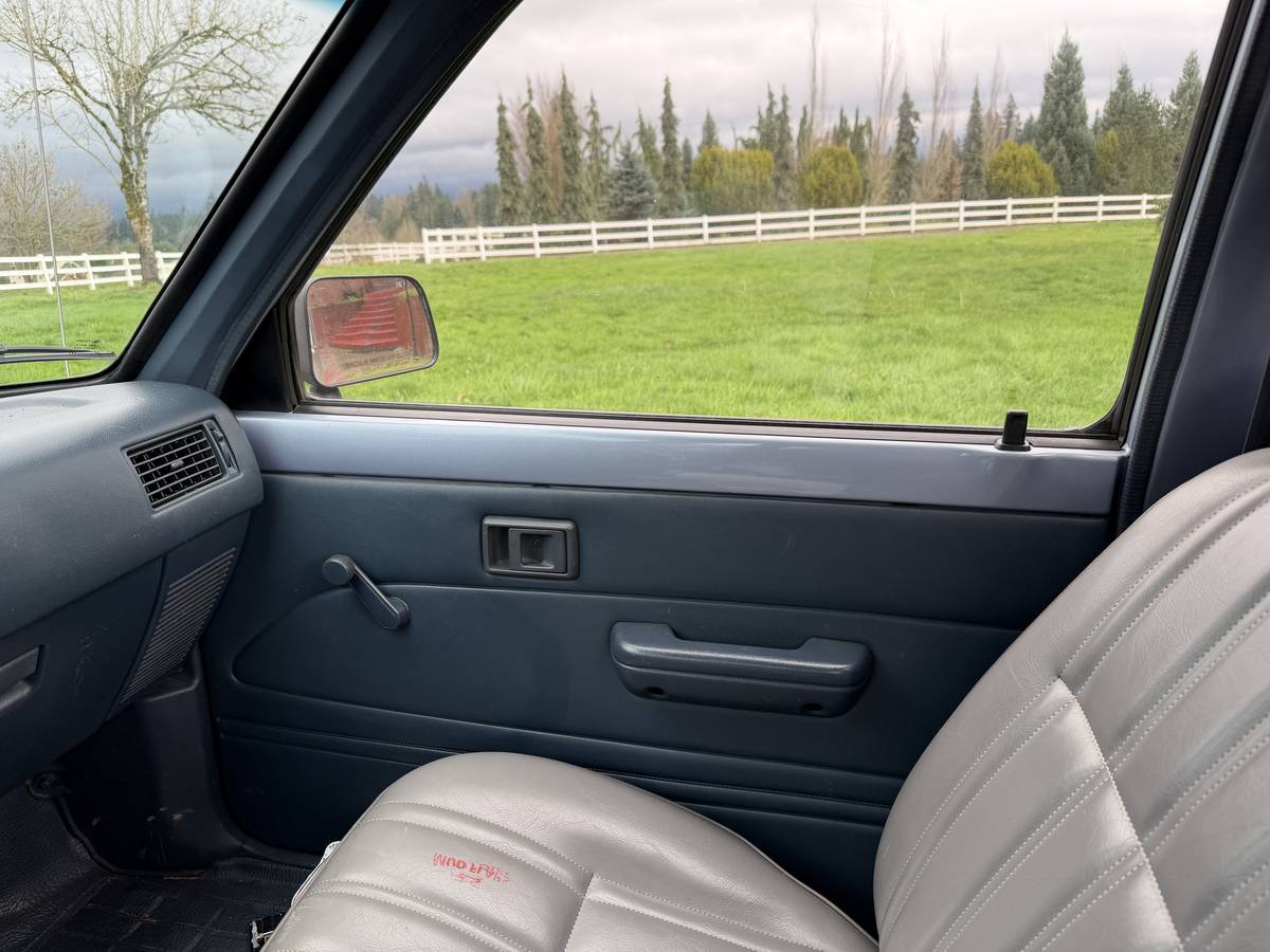 Toyota-pickup-1991-blue-2