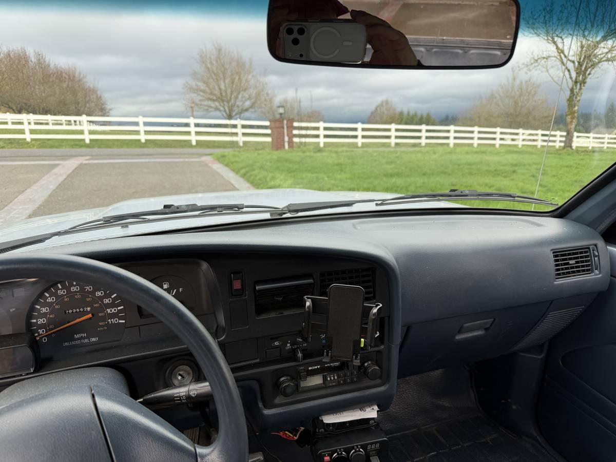 Toyota-pickup-1991-blue-8