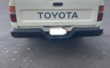 Toyota-pickup-1991-white-10