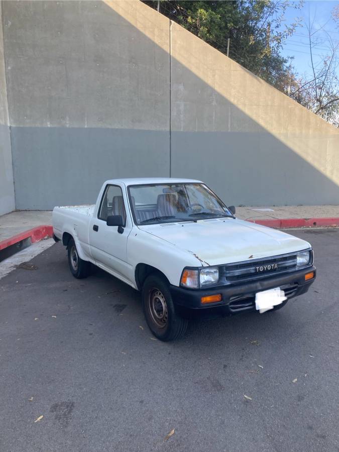 Toyota-pickup-1991-white-4