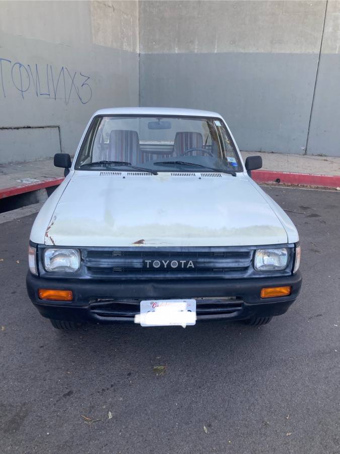 Toyota-pickup-1991-white-5