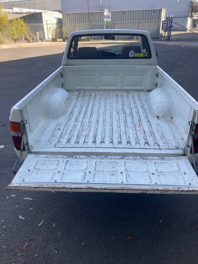 Toyota-pickup-1991-white-6