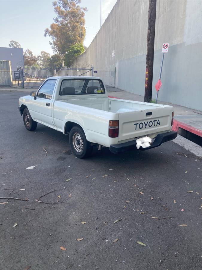 Toyota-pickup-1991-white-9