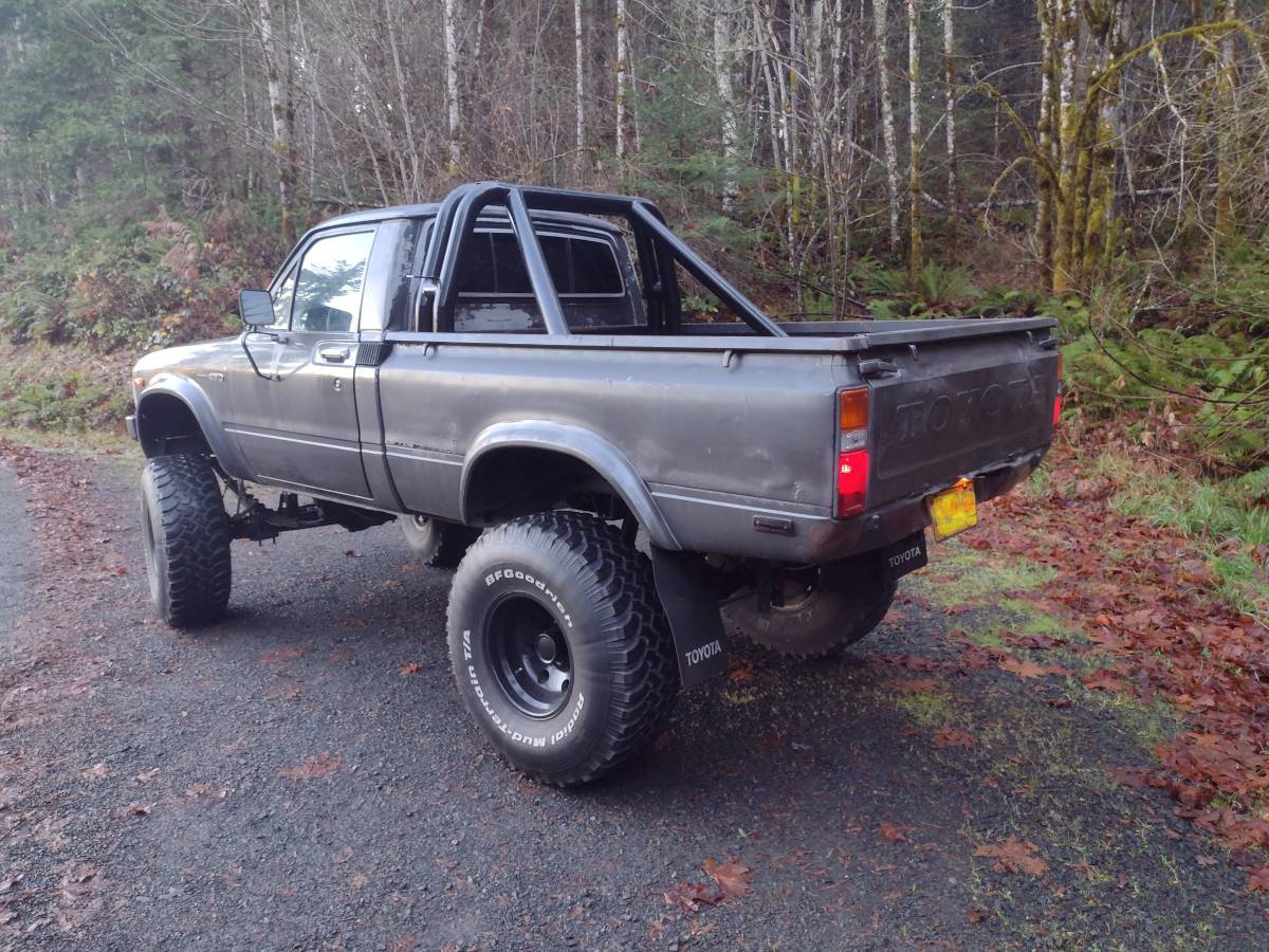 Toyota-pickup-4x4-1983-grey-5