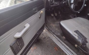 Toyota-pickup-4x4-1983-grey-6