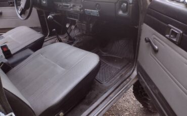 Toyota-pickup-4x4-1983-grey-8