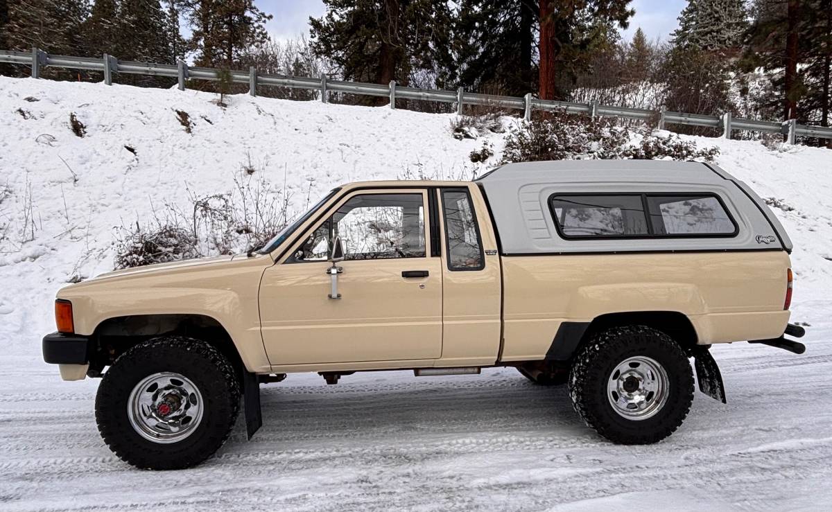 Toyota-pickup-4x4-1985-1