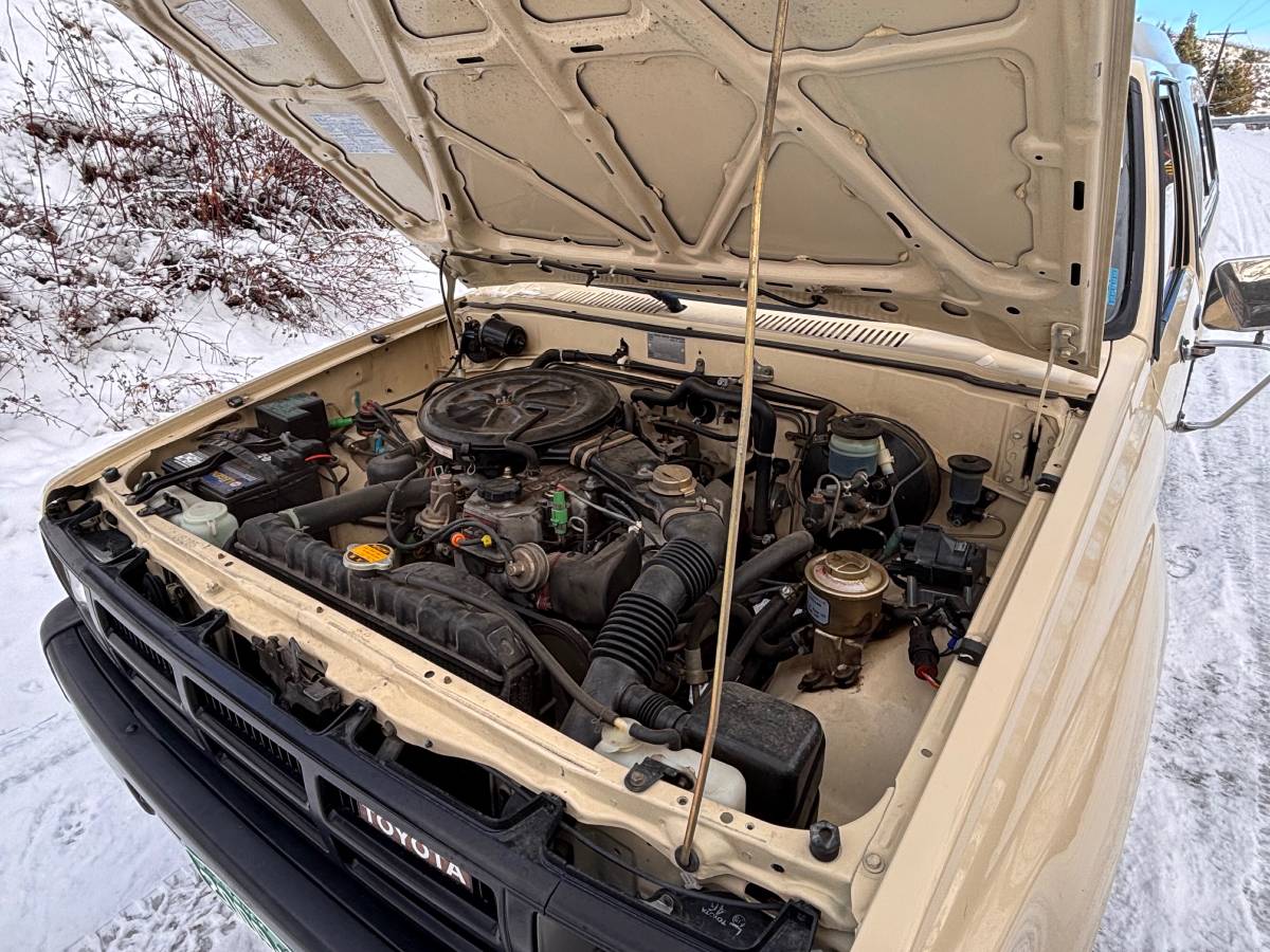 Toyota-pickup-4x4-1985-10