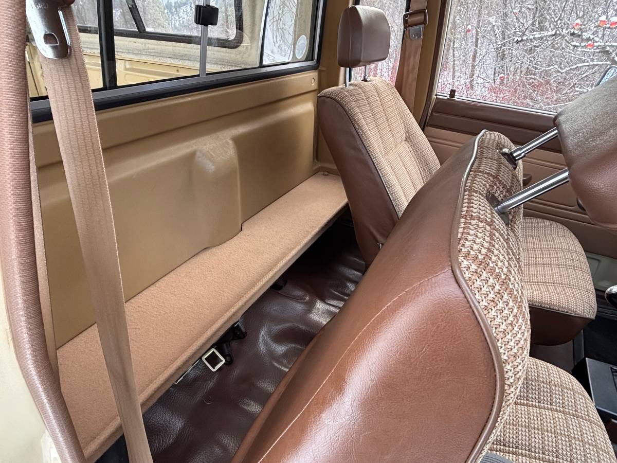 Toyota-pickup-4x4-1985-12