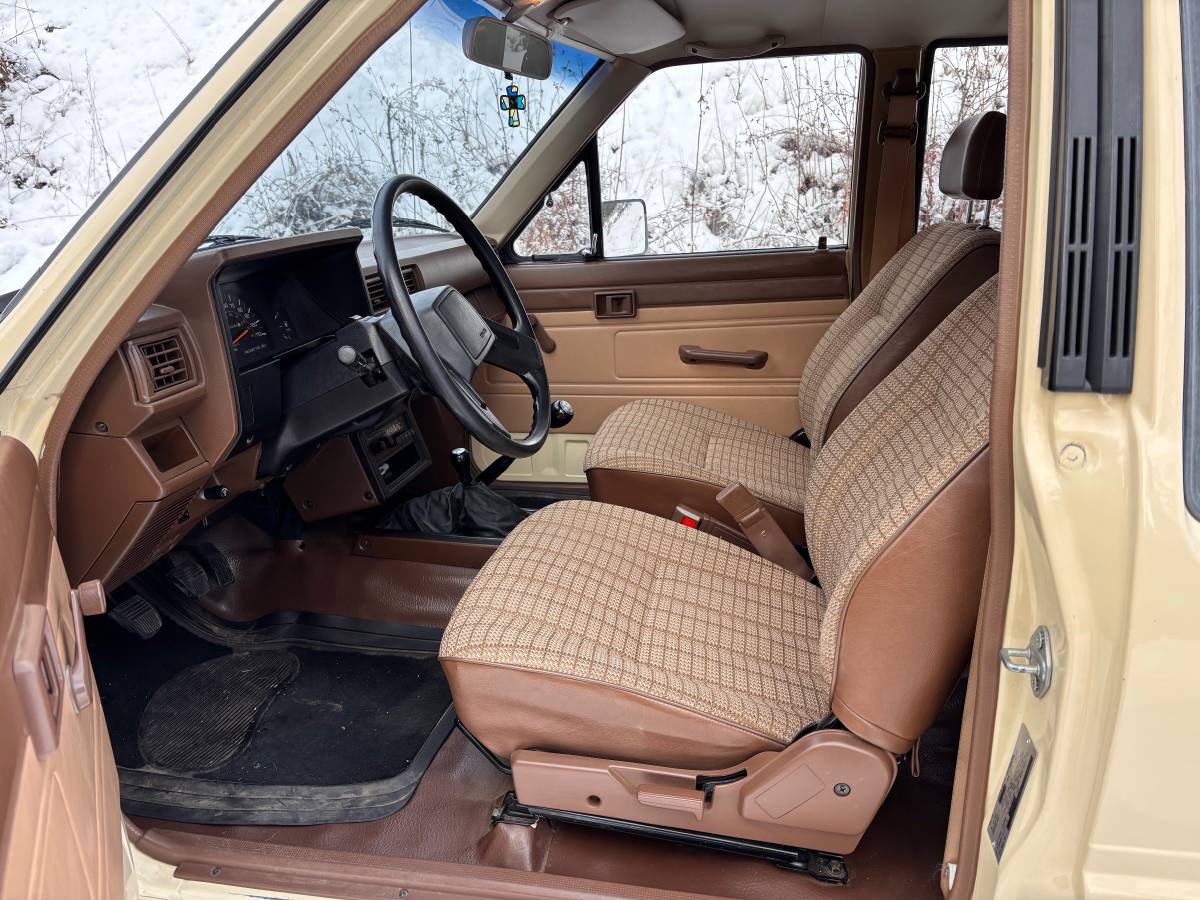 Toyota-pickup-4x4-1985-13