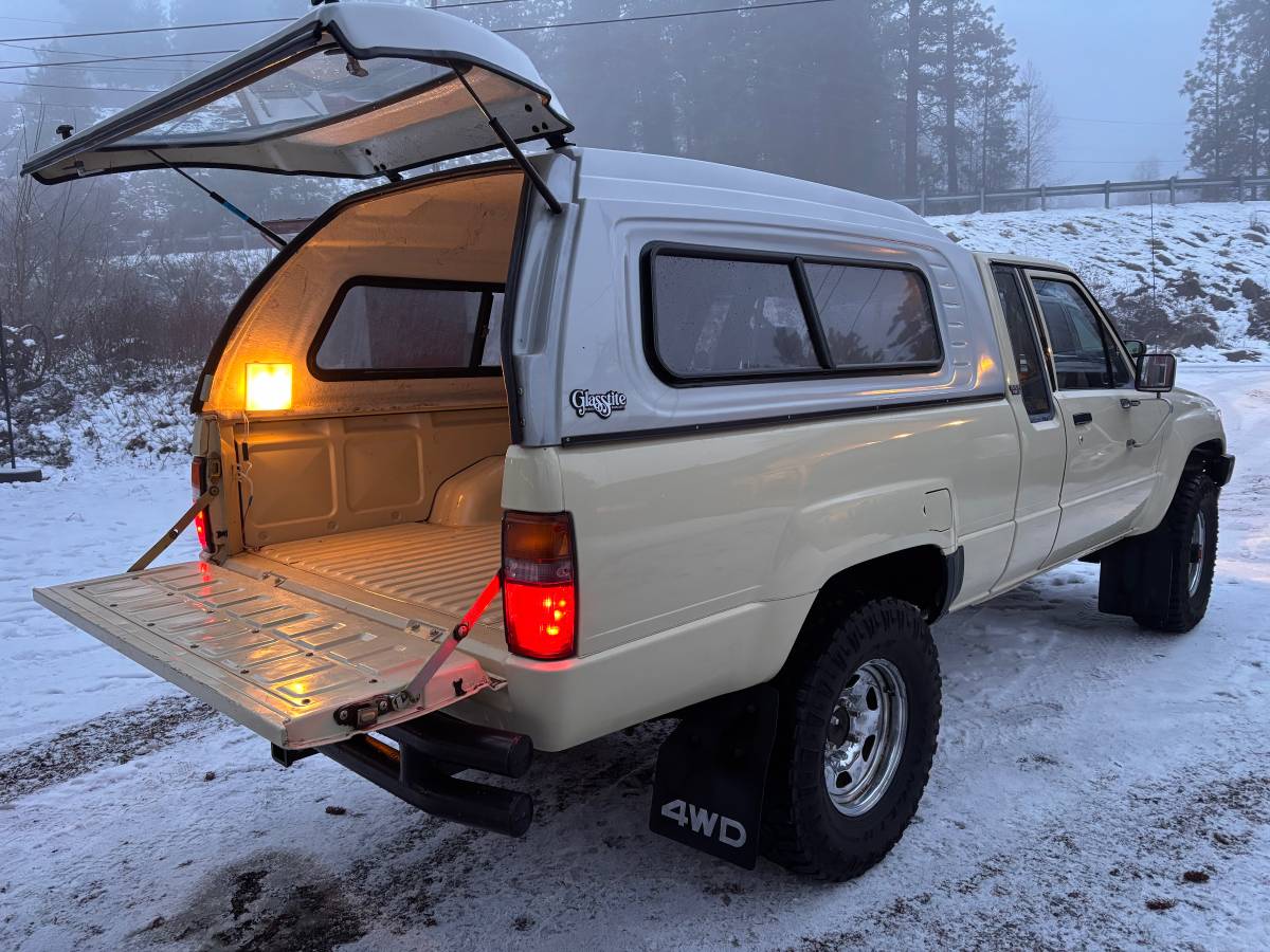 Toyota-pickup-4x4-1985-4