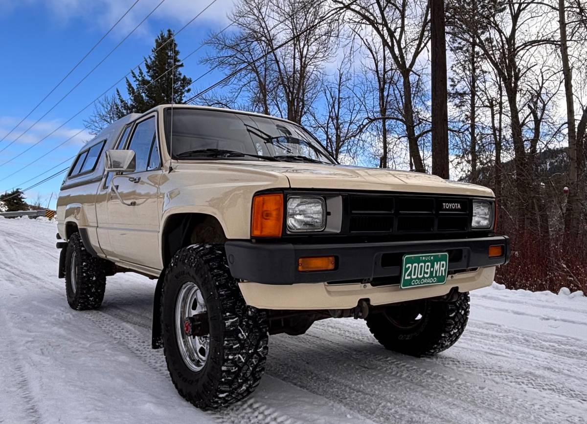 Toyota-pickup-4x4-1985-9