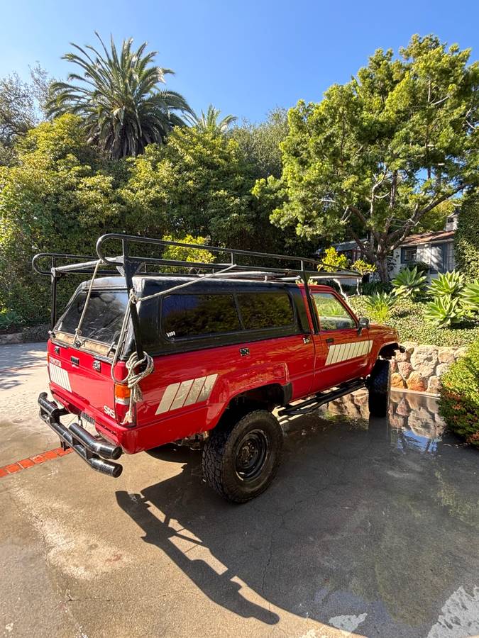 Toyota-pickup-4x4-1985-red-5