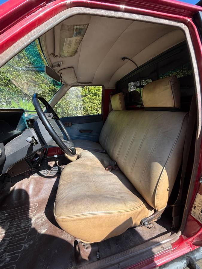Toyota-pickup-4x4-1985-red-6