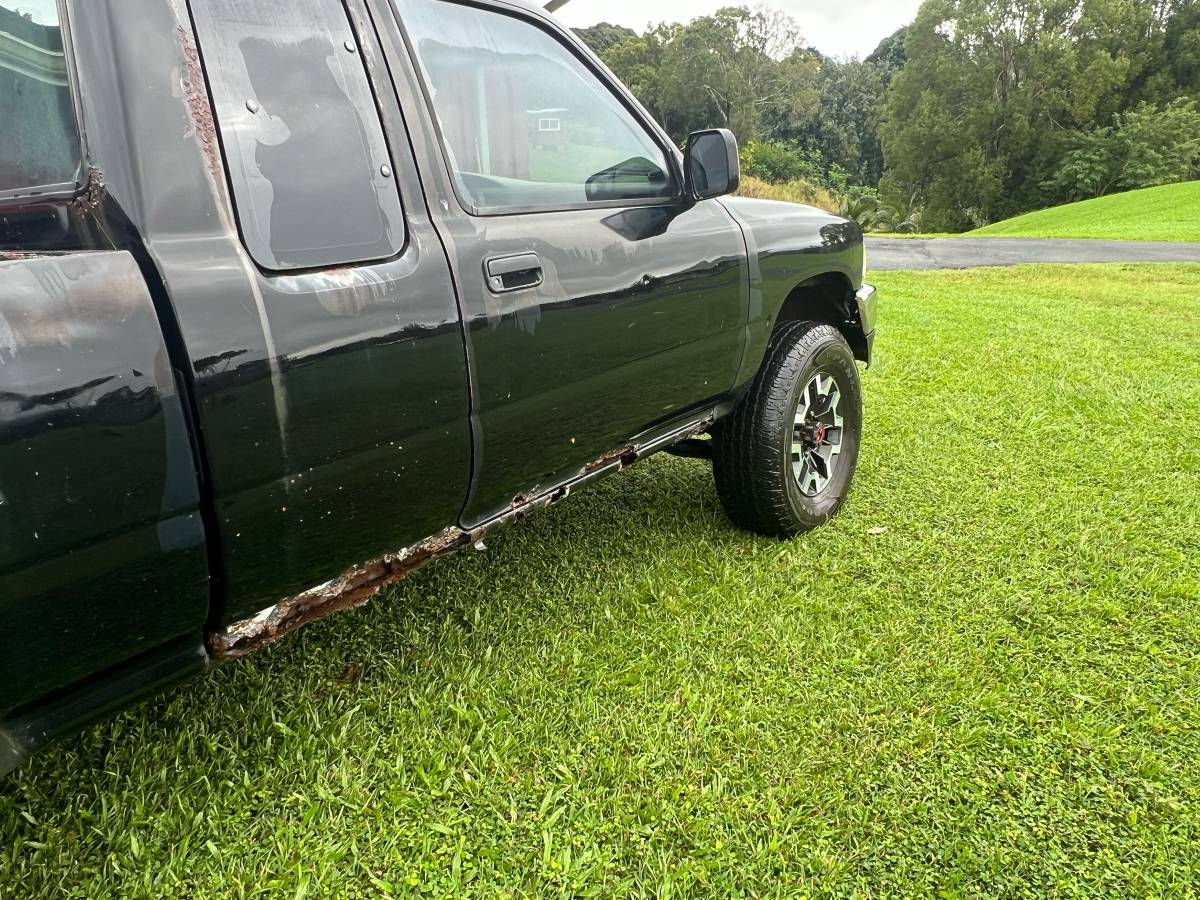 Toyota-pickup-4x4-1990-black-3