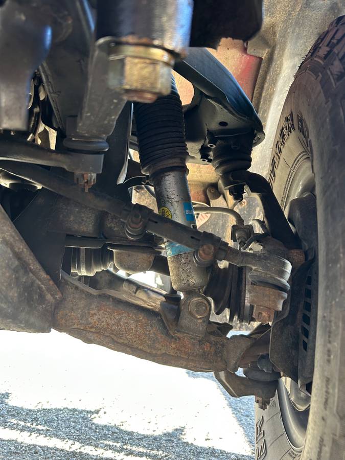 Toyota-pickup-4x4-1991-red-10