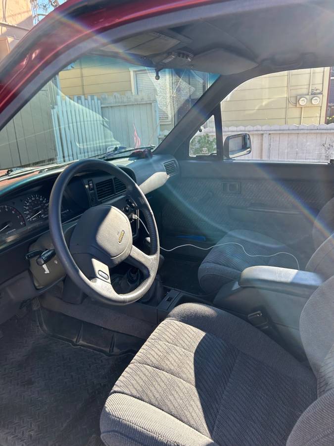 Toyota-pickup-4x4-1991-red-6