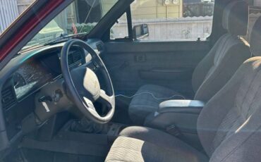 Toyota-pickup-4x4-1991-red-7