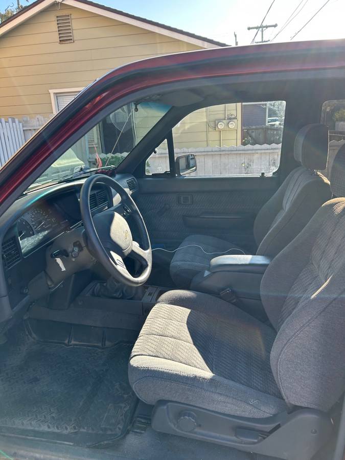 Toyota-pickup-4x4-1991-red-7