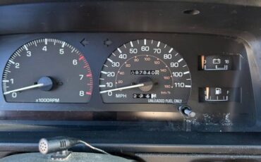 Toyota-pickup-4x4-1991-red-8