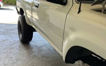 Toyota-pickup-4x4-1991-white-1
