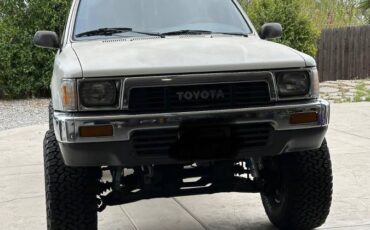 Toyota-pickup-4x4-1991-white-4