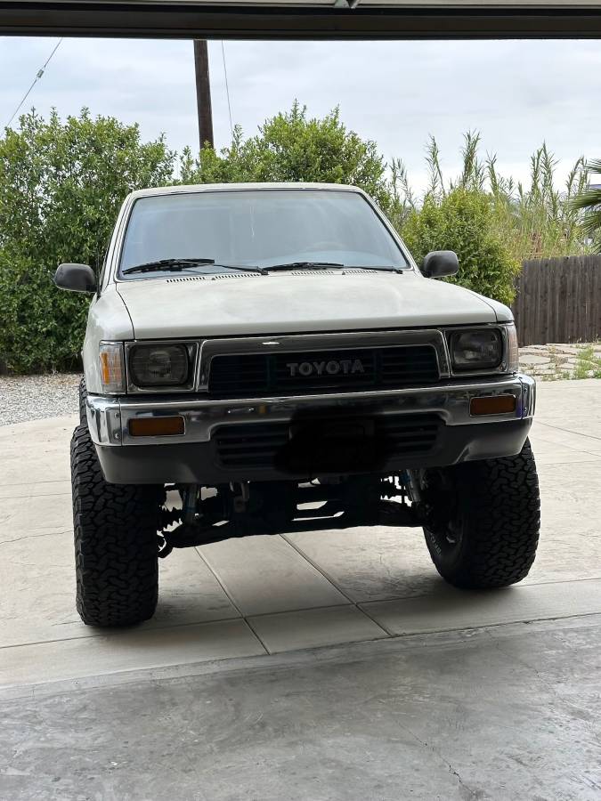 Toyota-pickup-4x4-1991-white-4