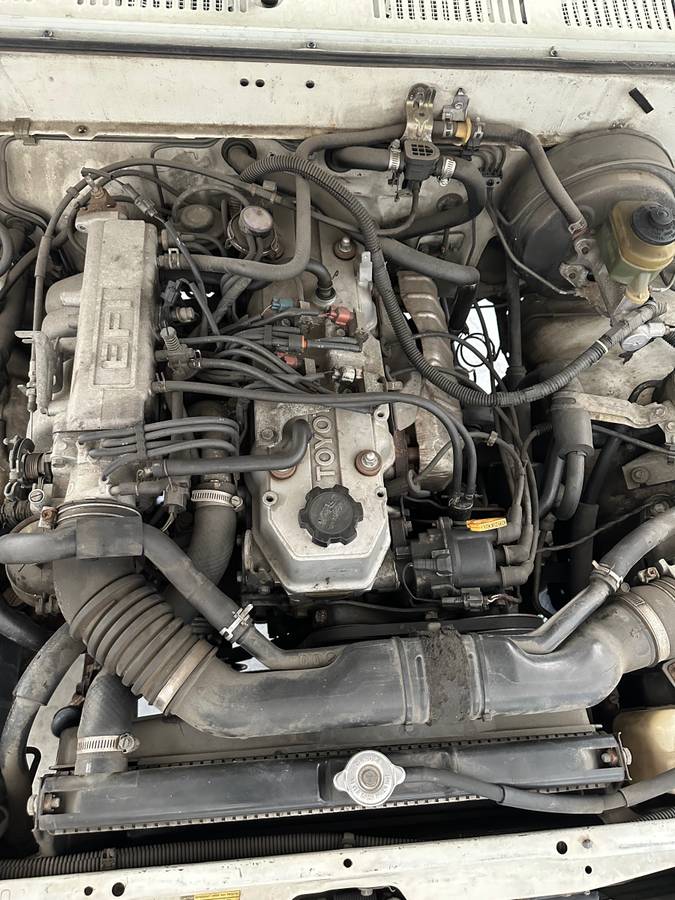 Toyota-pickup-4x4-1991-white-5