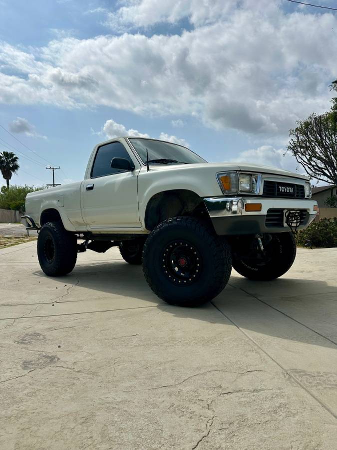 Toyota-pickup-4x4-1991-white
