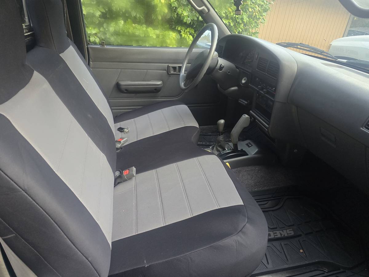 Toyota-pickup-4x4-1993-black-3