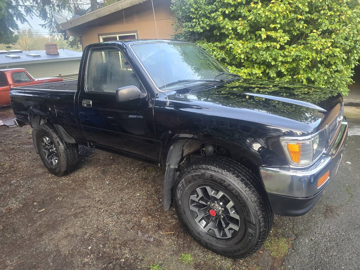 Toyota-pickup-4x4-1993-black