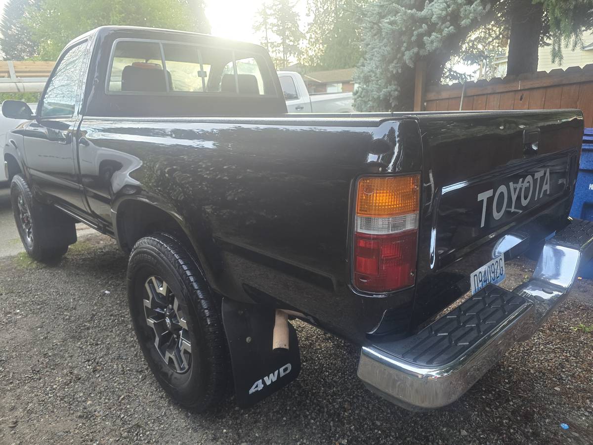 Toyota-pickup-4x4-1993-black-6