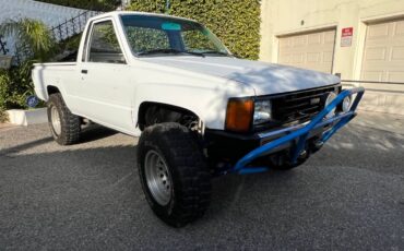 Toyota-pickup-custom-1985-1