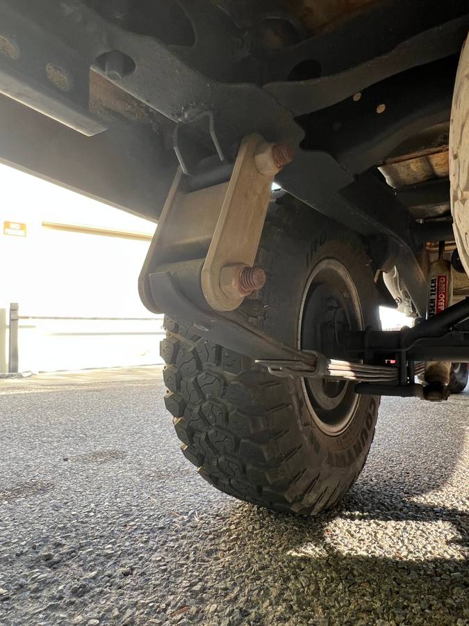 Toyota-pickup-custom-1985-12