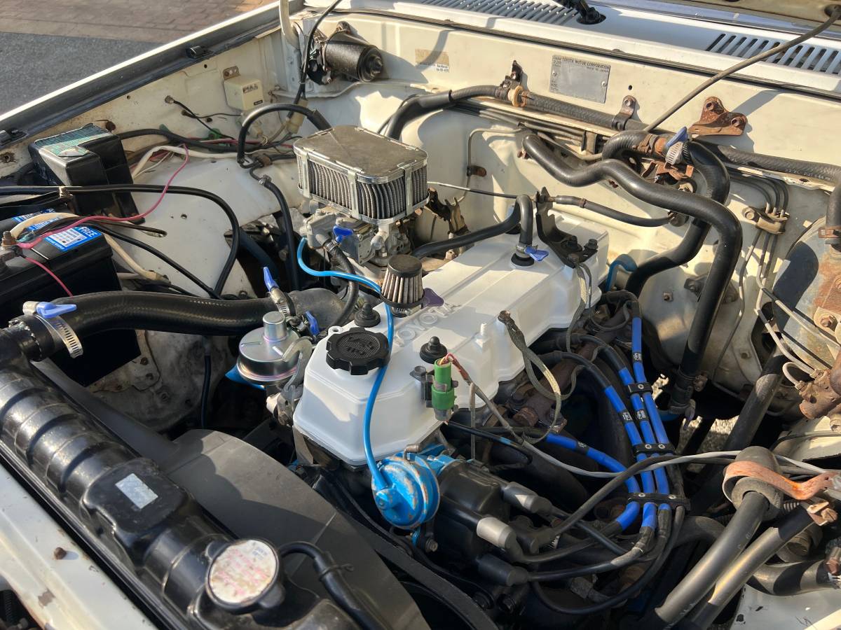 Toyota-pickup-custom-1985-13