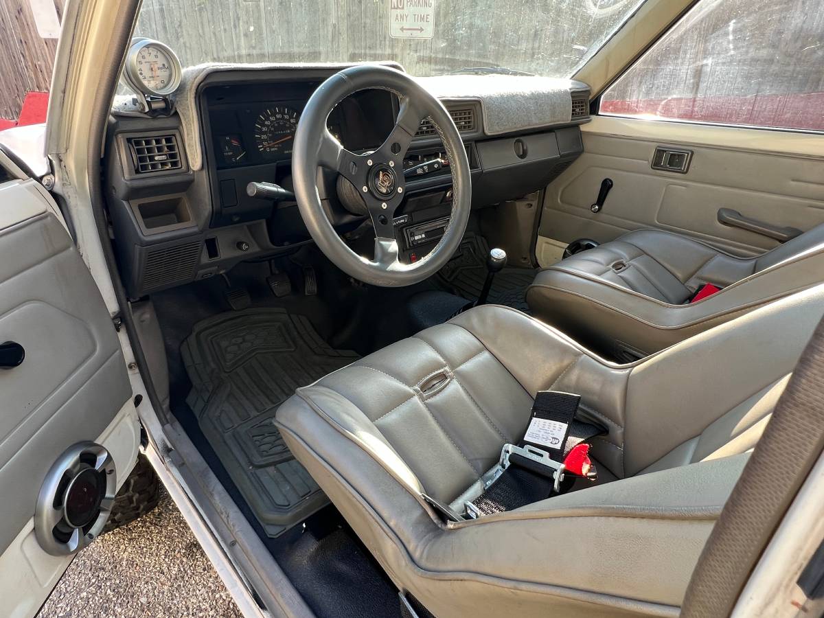 Toyota-pickup-custom-1985-16