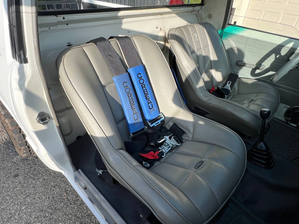 Toyota-pickup-custom-1985-2