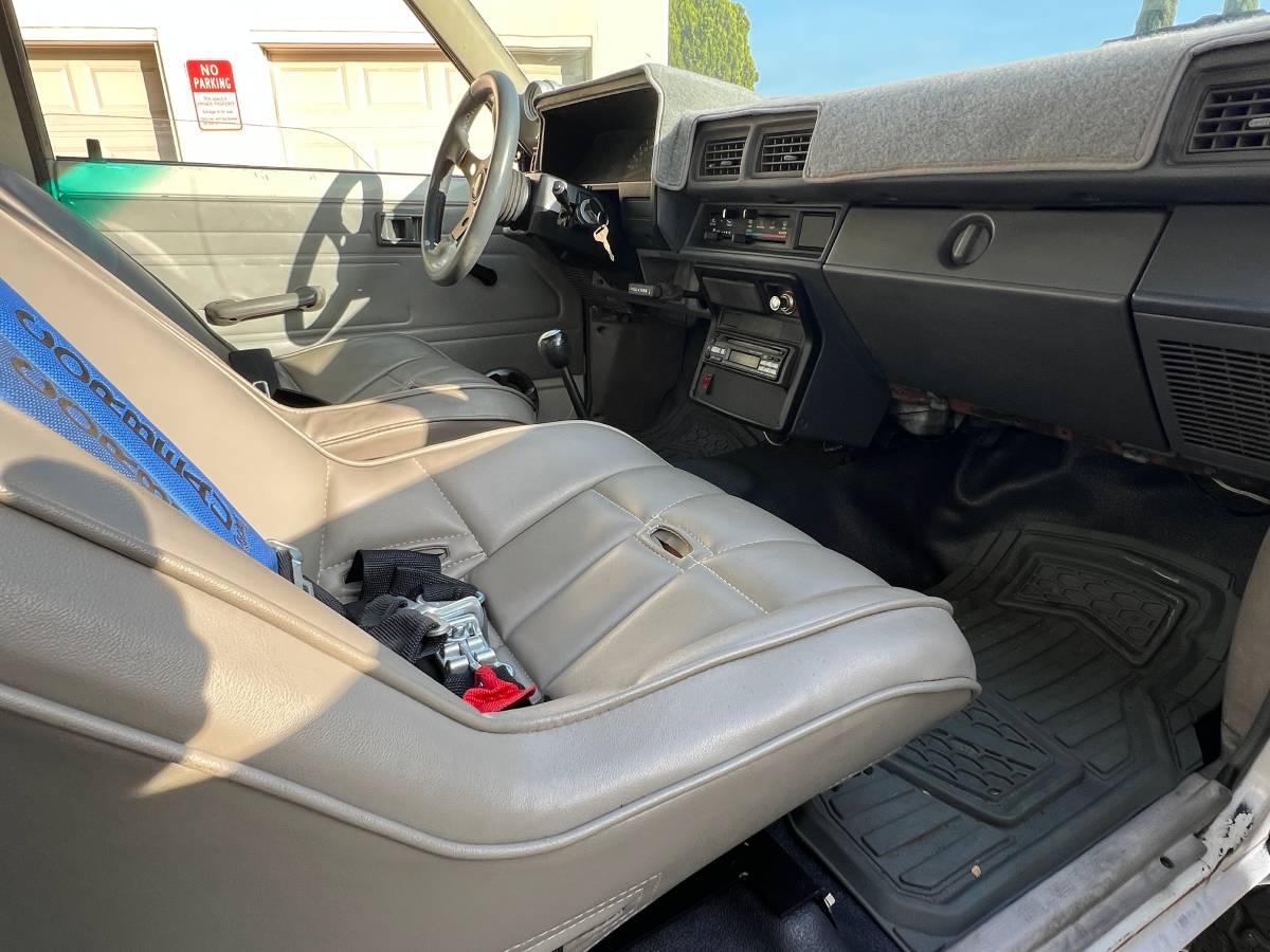 Toyota-pickup-custom-1985-3