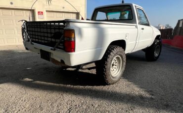 Toyota-pickup-custom-1985-4