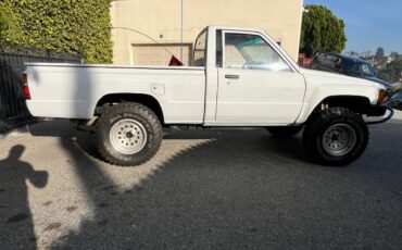 Toyota-pickup-custom-1985-6