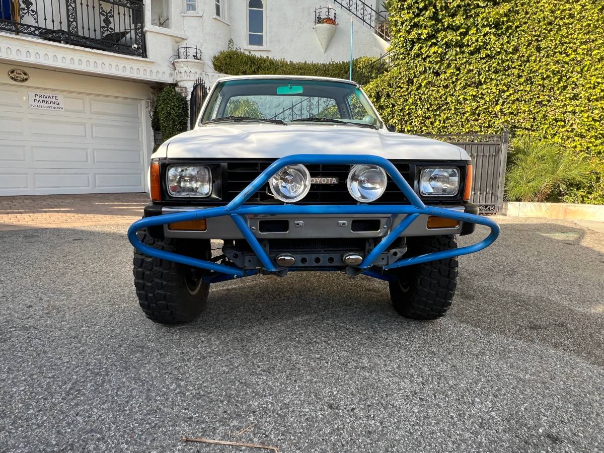 Toyota-pickup-custom-1985-7