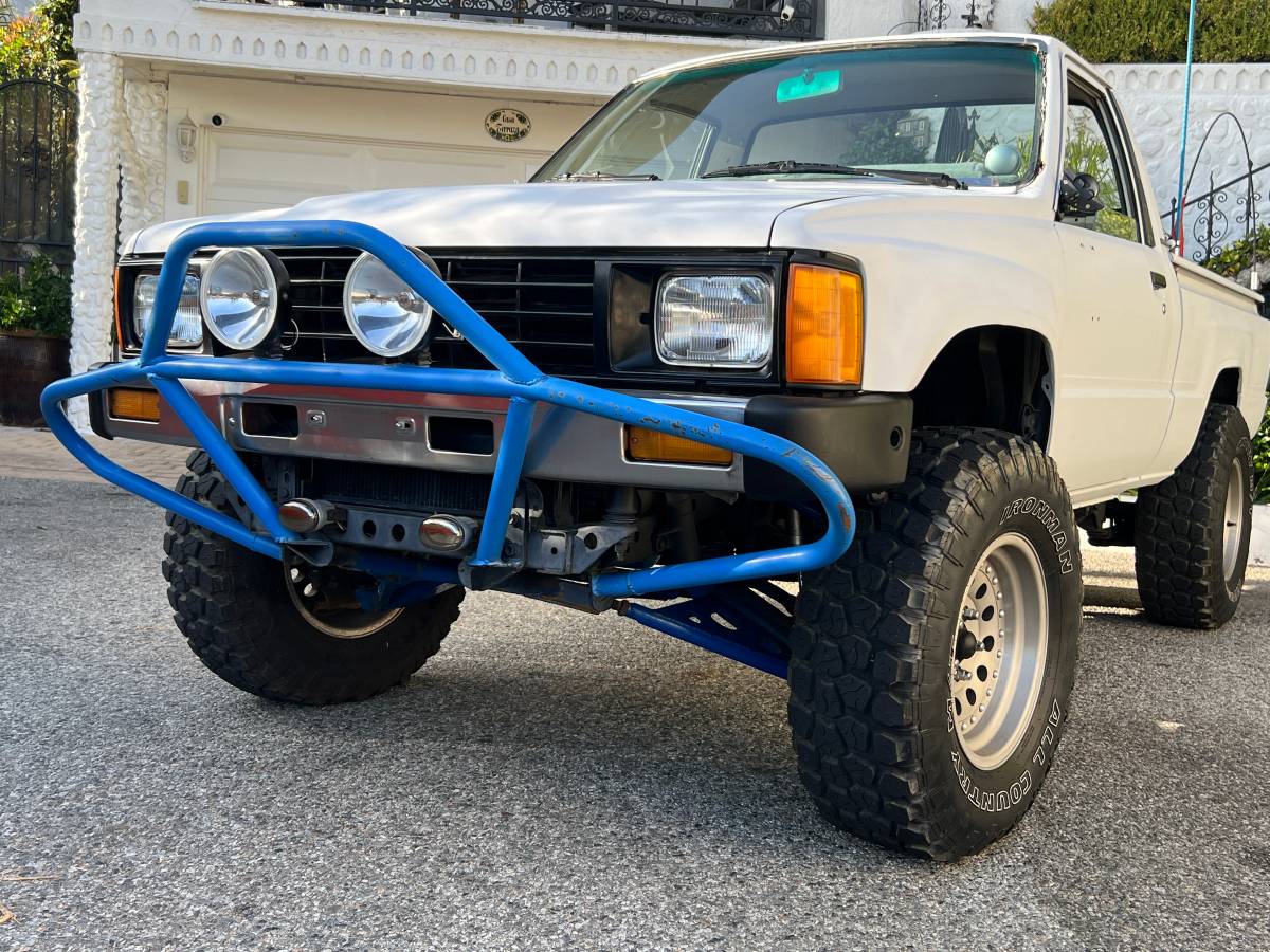 Toyota-pickup-custom-1985