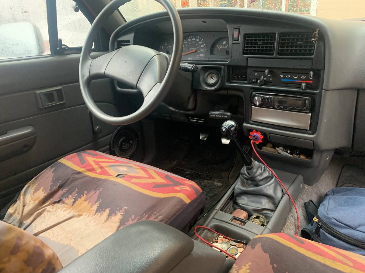 Toyota-pickup-extended-cab-1989-red-3