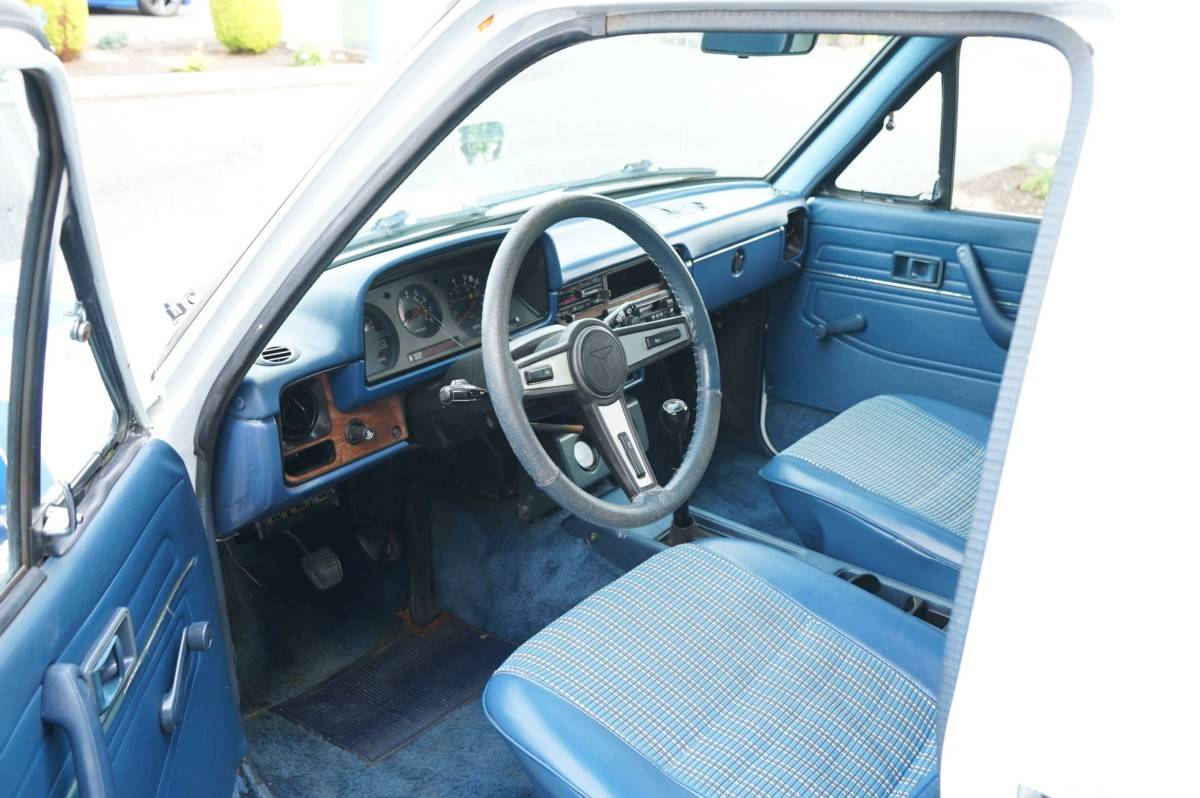 Toyota-pickup-sr5-1981-white-10