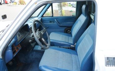 Toyota-pickup-sr5-1981-white-11