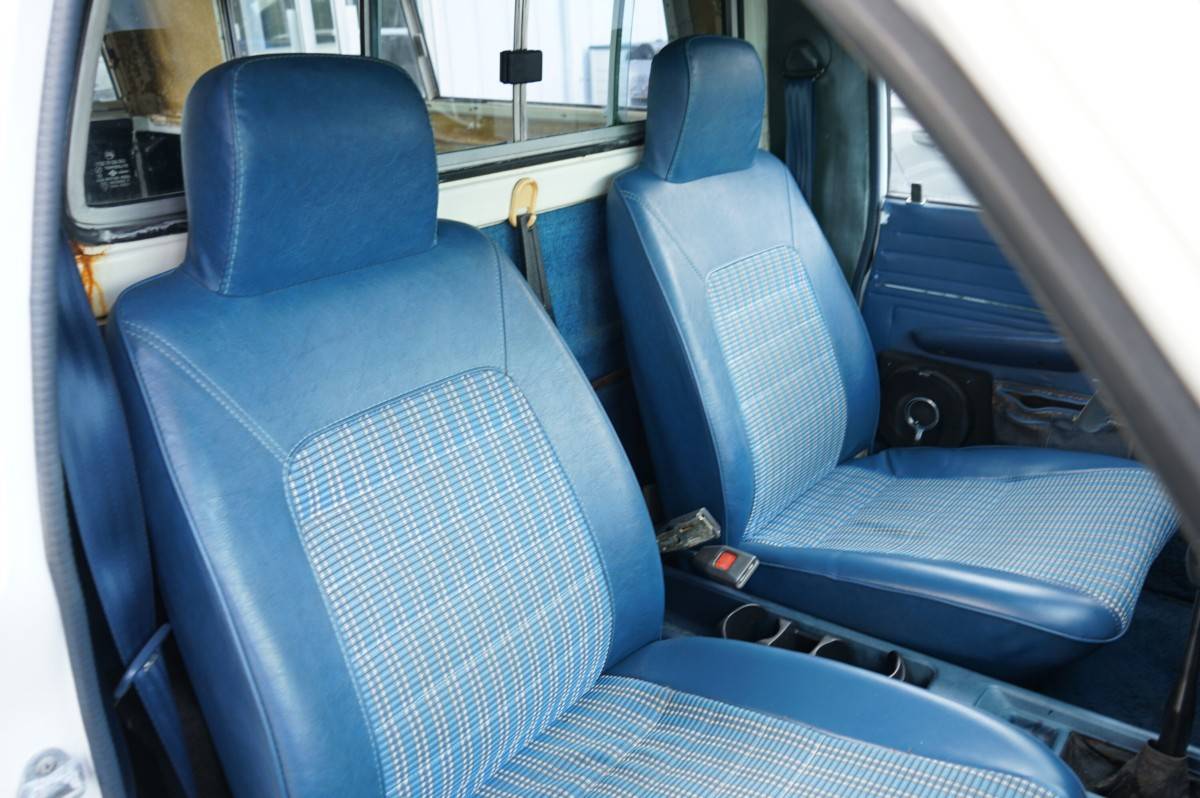 Toyota-pickup-sr5-1981-white-12