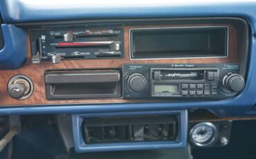 Toyota-pickup-sr5-1981-white-13