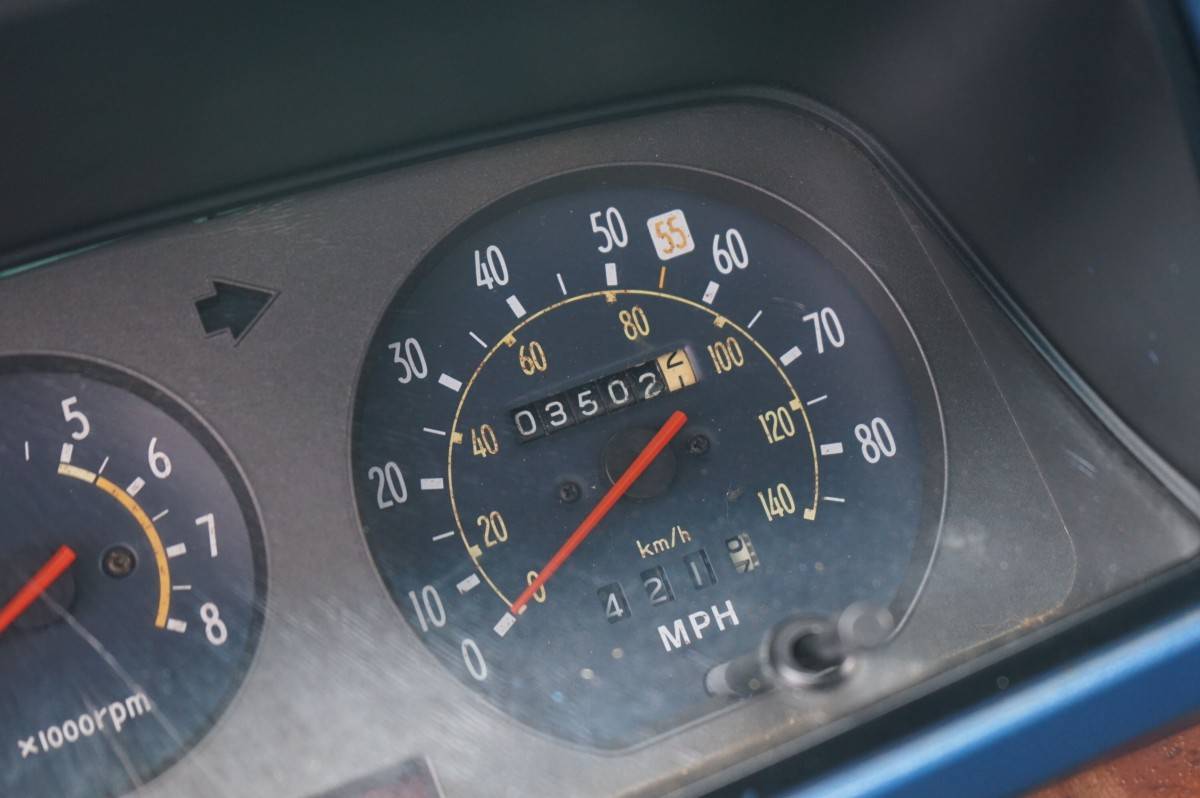 Toyota-pickup-sr5-1981-white-15