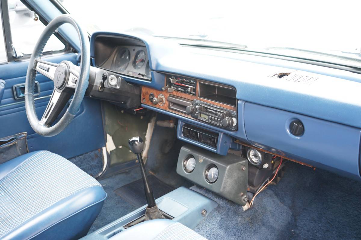 Toyota-pickup-sr5-1981-white-16