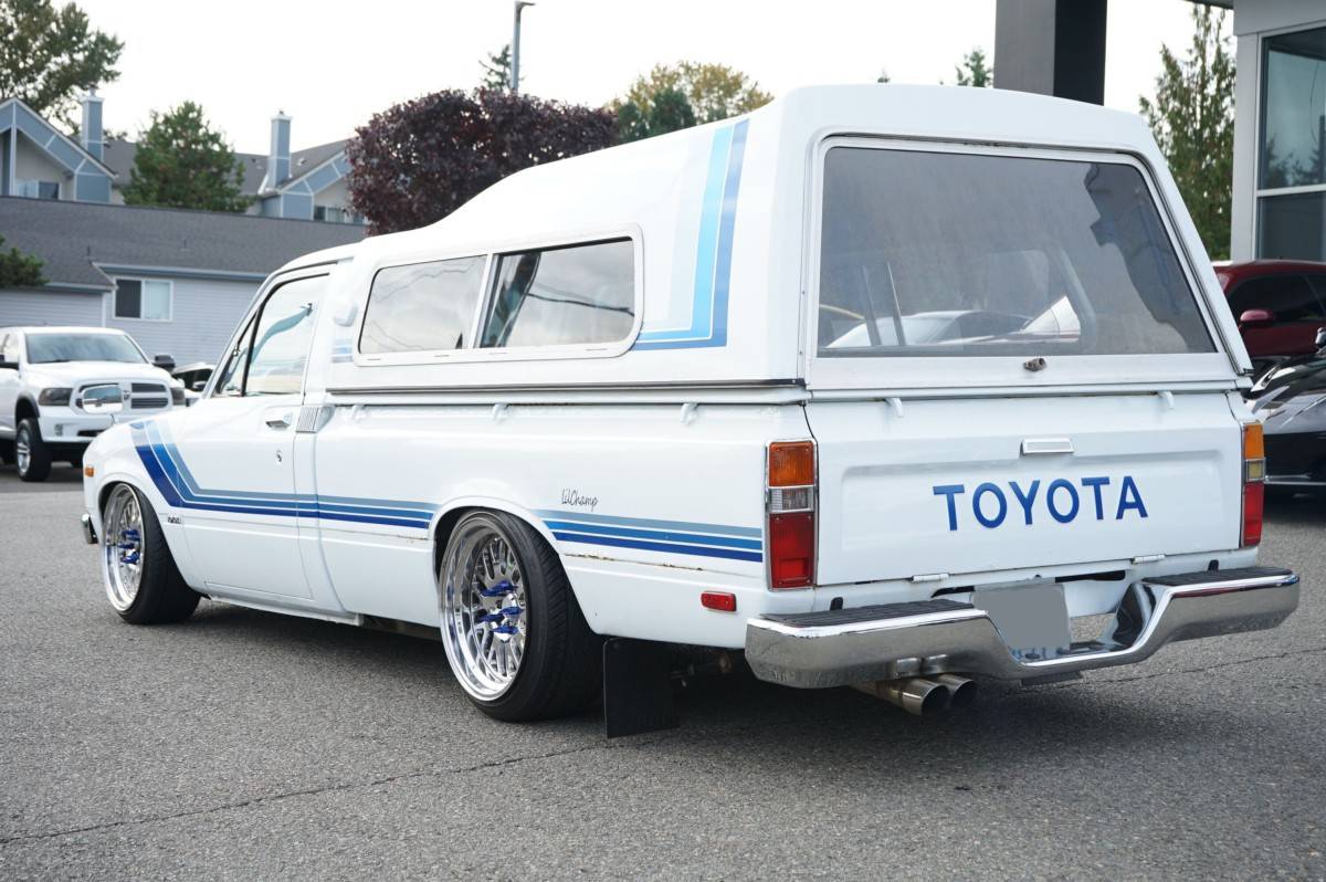 Toyota-pickup-sr5-1981-white-2